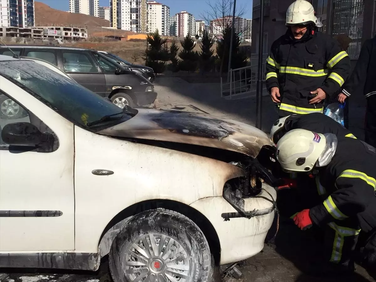 Kırıkkale'de park halindeki araçta çıkan yangın hasara neden oldu