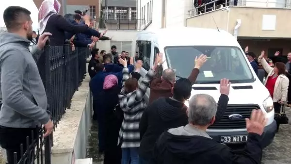 Kız kardeşini öldürmekle suçlanan başkanın yargılanmasına başlandı