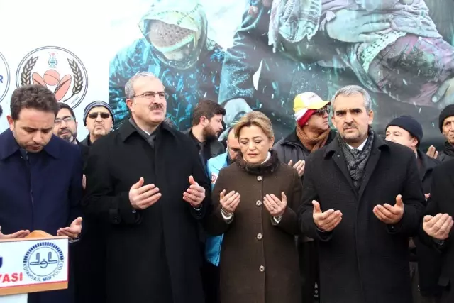 Kütahya'dan İdlib'e 7 tır yardım malzemesi Kütahya'dan İdlib'e 7 tır yardım malzemesi