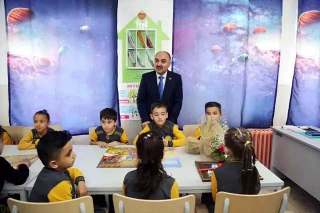 Minik öğrenciler ilk mektuplarını Vali Günaydın'a yazdı Minik öğrenciler ilk mektuplarını Vali Günaydın'a yazdı