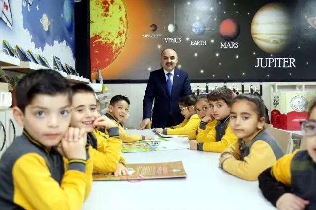 Minik öğrenciler ilk mektuplarını Vali Günaydın'a yazdı Minik öğrenciler ilk mektuplarını Vali Günaydın'a yazdı