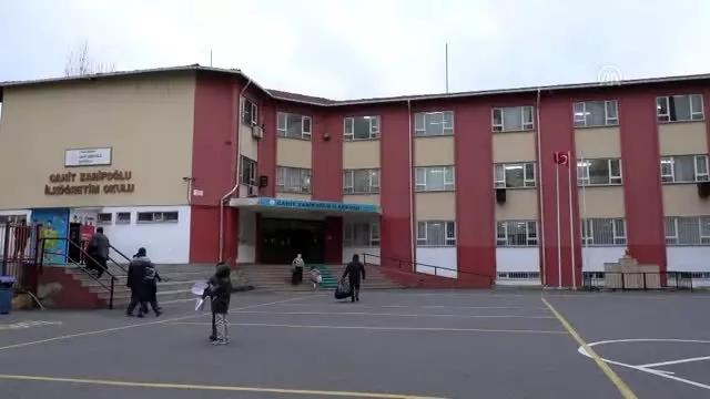 Öğrencilerden Mehmetçiğe mektup ve Suriyeli kardeşlerine karne hediyesi