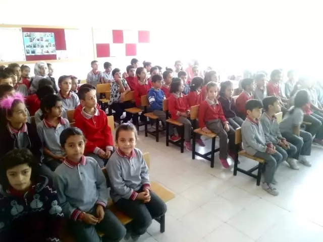 Öğrencilerin karnesini Jandarma verdi Öğrencilerin karnesini Jandarma verdi