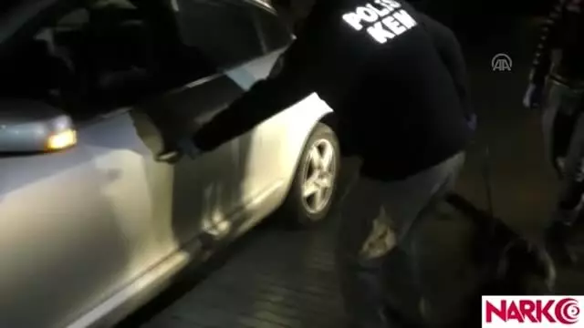 Otomobilin tavanında uyuşturucuyla yakalanan 2 şüpheli tutuklandı