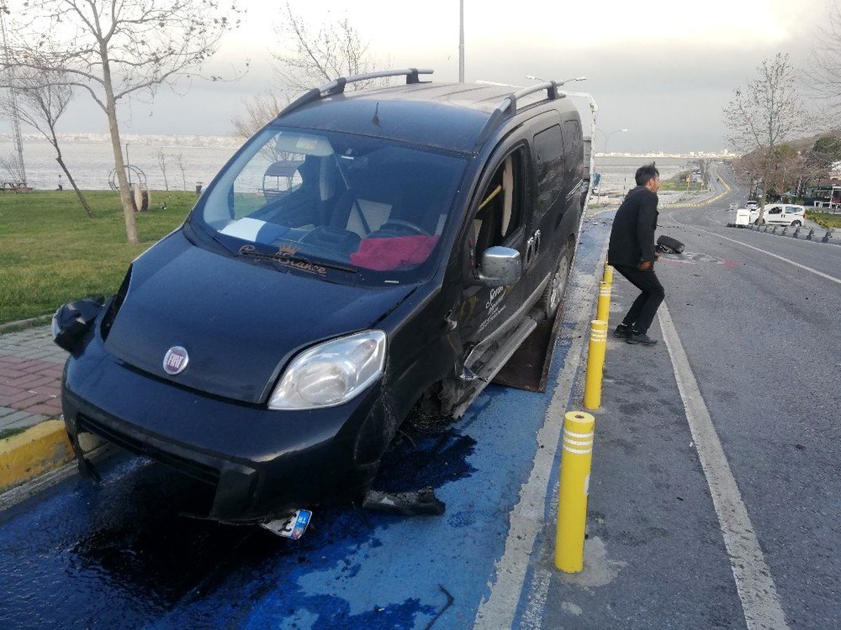 Babası uyurken arabayı kaçırıp drift yapan genç, polisten kaçarken kaza yaptı