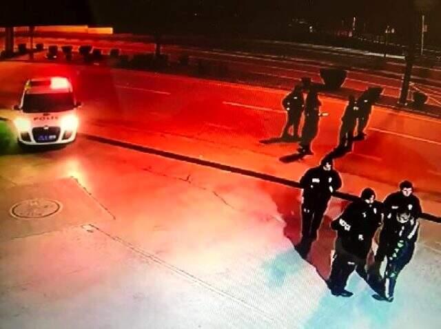 Polis, iş yerinde şarj ettiği telefonla görüşme yapıp, intihar etti