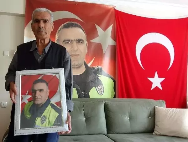 Şehit Fethi Sekin'in babası ülkeyi gezip, gençlere vatan sevgisini anlatıyor Şehit Fethi Sekin'in babası ülkeyi gezip, gençlere vatan sevgisini anlatıyor