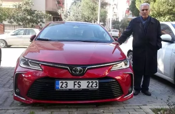 Şehit Fethi Sekin'in babası ülkeyi gezip, gençlere vatan sevgisini anlatıyor Şehit Fethi Sekin'in babası ülkeyi gezip, gençlere vatan sevgisini anlatıyor