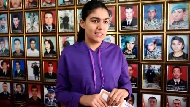 Takdir belgesi alan öğrenciler başarılarının mutluluğunu şehit aileleriyle paylaştı