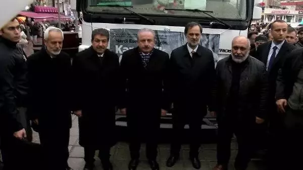 TBMM Başkanı Şentop İdlip'e yola çıkan yardım TIR'larını uğurlama törenine katıldı TBMM Başkanı Şentop İdlip'e yola çıkan yardım TIR'larını uğurlama törenine katıldı