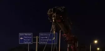 İbrahim Tosun: TIR'ın dorsesindeki 10 tonluk mermer blok, kasayı kırarak karayoluna düştü İbrahim Tosun: TIR'ın dorsesindeki 10 tonluk mermer blok, kasayı kırarak karayoluna düştü