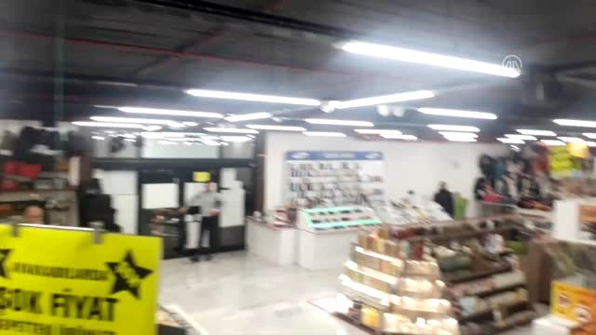 Alışveriş merkezi açılışında izdiham yaşandı