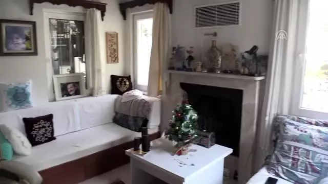 Amil Bey , saçlarını Kel Mahmut u hatırlatması için kazıtmış