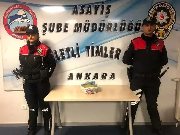 Ankara'daki asayiş denetimlerinde 2200 gram uyuşturucu ve 45 tarihi eser ele geçirildi Ankara'daki asayiş denetimlerinde 2200 gram uyuşturucu ve 45 tarihi eser ele geçirildi