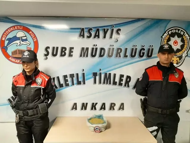 Başkent'te 2200 gram uyuşturucu ve 45 adet tarihi eser yakalandı Başkent'te 2200 gram uyuşturucu ve 45 adet tarihi eser yakalandı