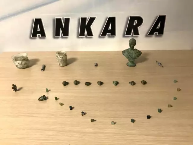 Başkent'te 2200 gram uyuşturucu ve 45 adet tarihi eser yakalandı Başkent'te 2200 gram uyuşturucu ve 45 adet tarihi eser yakalandı
