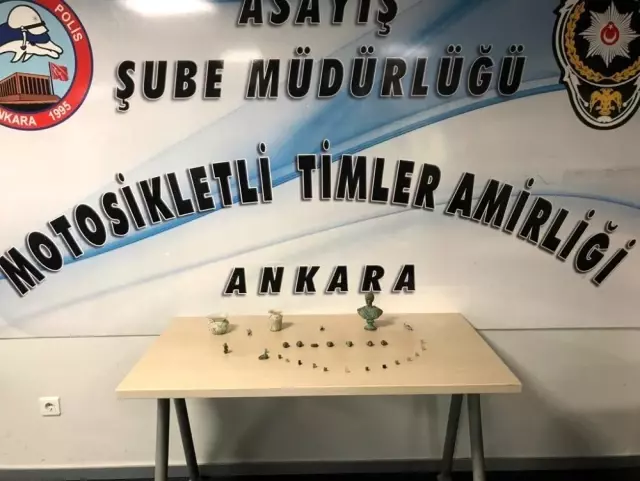 Başkent'te 2200 gram uyuşturucu ve 45 adet tarihi eser yakalandı Başkent'te 2200 gram uyuşturucu ve 45 adet tarihi eser yakalandı