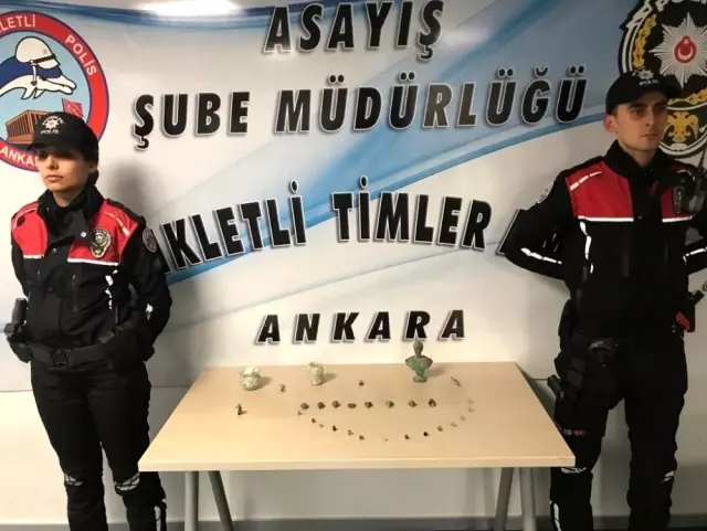 Başkent'te 2200 gram uyuşturucu ve 45 adet tarihi eser yakalandı Başkent'te 2200 gram uyuşturucu ve 45 adet tarihi eser yakalandı