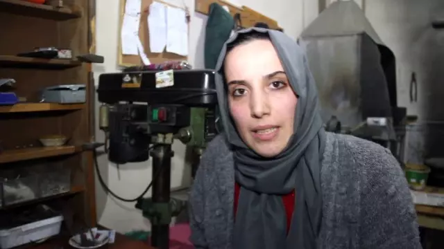 Eşine yardım için başladı, ilçede tek kadın bıçak ustası oldu