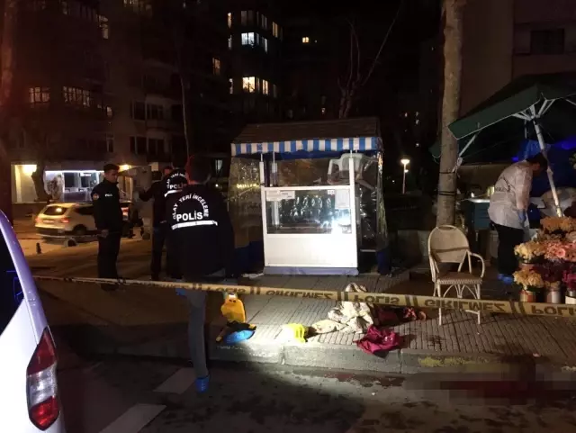 Kadıköy'de sokak ortasında dehşet: Annesi ve eşini öldürdü Kadıköy'de sokak ortasında dehşet: Annesi ve eşini öldürdü