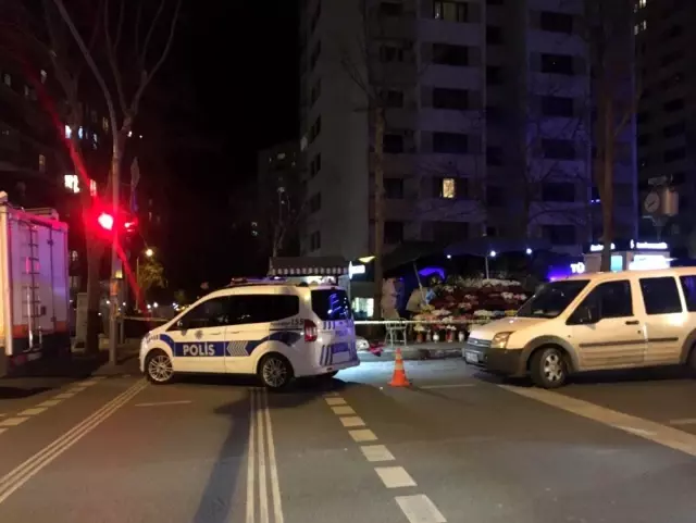 Kadıköy'de sokak ortasında dehşet: Annesi ve eşini öldürdü Kadıköy'de sokak ortasında dehşet: Annesi ve eşini öldürdü