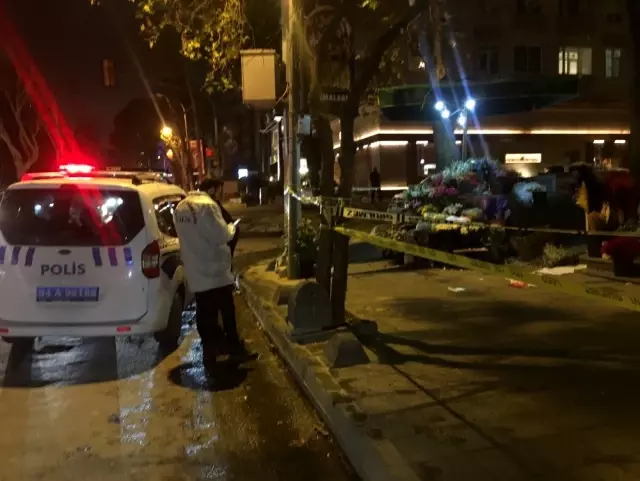 Kadıköy'de sokak ortasında dehşet: Annesi ve eşini öldürdü Kadıköy'de sokak ortasında dehşet: Annesi ve eşini öldürdü