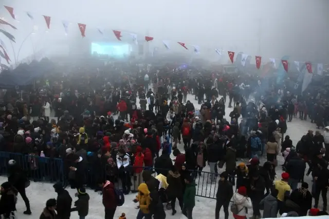 Kartepe'deki kar festivaline vatandaşlar akın etti Kartepe'deki kar festivaline vatandaşlar akın etti