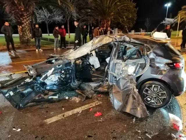 Kırmızı ışık ihlali sonrası ortalık savaş alanına döndü Kırmızı ışık ihlali sonrası ortalık savaş alanına döndü