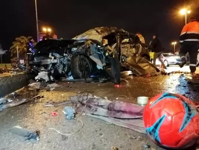 Kırmızı ışık ihlali sonrası ortalık savaş alanına döndü Kırmızı ışık ihlali sonrası ortalık savaş alanına döndü