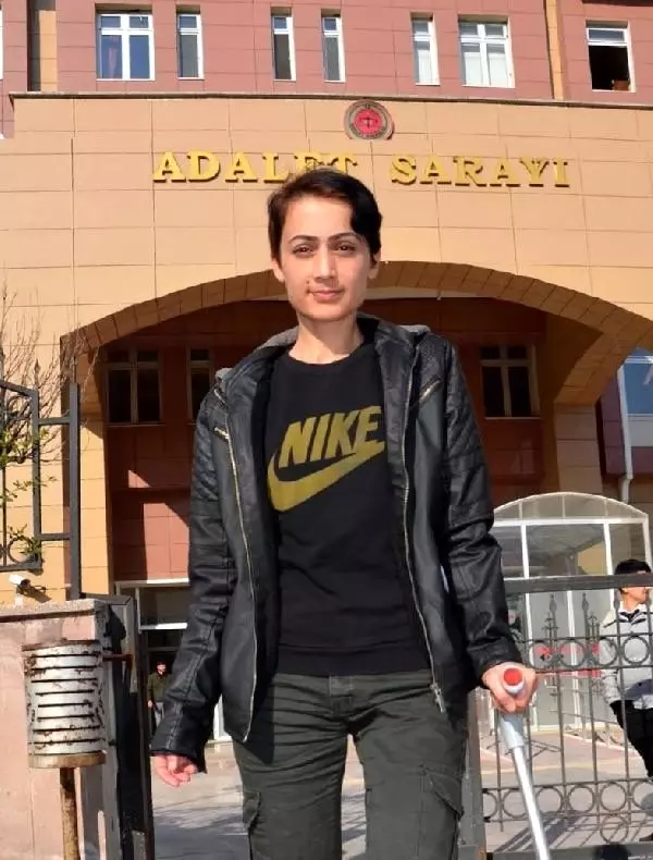 Koca şiddetinde bacağını kaybetti, şimdi kadına karşı şiddet için mücadele edecek