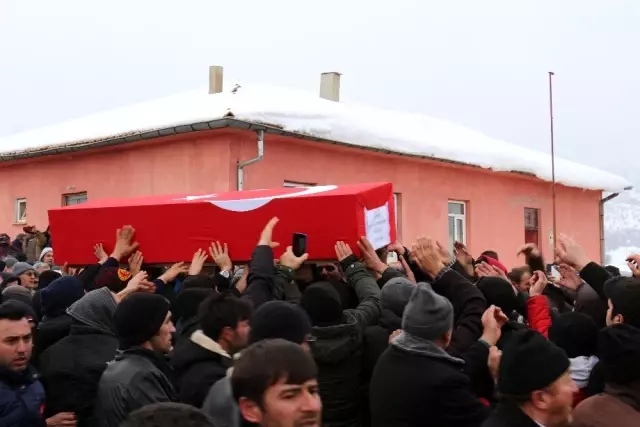 Konyalı şehit son yolculuğuna uğurlandı Konyalı şehit son yolculuğuna uğurlandı
