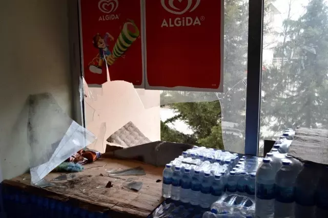 Markete giren hırsızlar sadaka kutusuna kadar çaldı