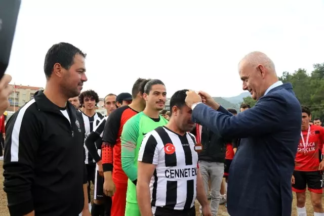 Marmaris Kaymakamlığı Muhtarlık Turnuvasında kupalar sahiplerini buldu Marmaris Kaymakamlığı Muhtarlık Turnuvasında kupalar sahiplerini buldu