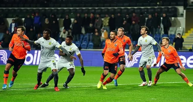 Medipol Başakşehirli taraftarlar, Fenerbahçe'ye meydan okudu