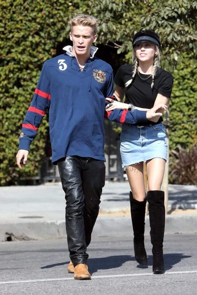 Miley Cyrus, eski eşine küvet pozuyla nispet yaptı