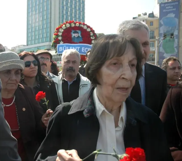 Rahşan Ecevit'in Devlet Mezarlığı'na defni için ortak yasa teklifi hazırlandı Rahşan Ecevit'in Devlet Mezarlığı'na defni için ortak yasa teklifi hazırlandı