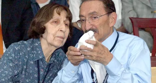 Rahşan Ecevit'in Devlet Mezarlığı'na defni için yasa teklifi hazırlandı