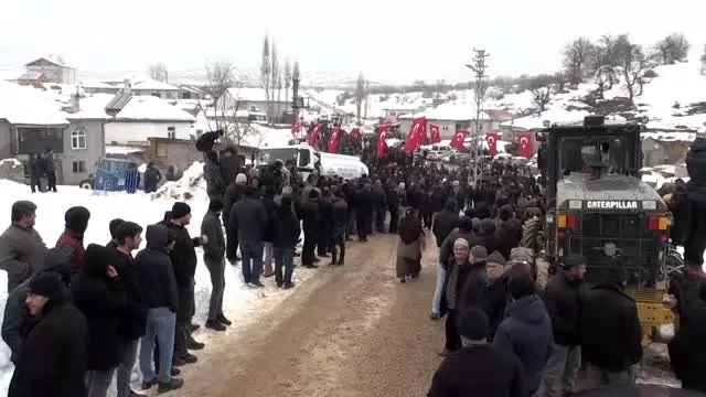 Şehit Piyade Er Fevzi Altınayak, toprağa verildi Şehit Piyade Er Fevzi Altınayak, toprağa verildi