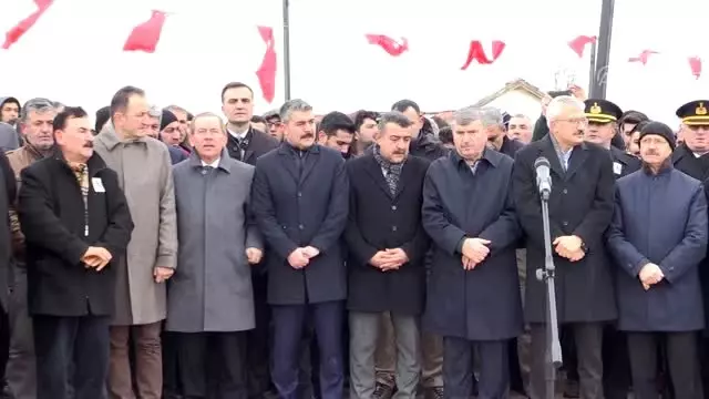 Şehit Piyade Er Fevzi Altınayak, toprağa verildi Şehit Piyade Er Fevzi Altınayak, toprağa verildi