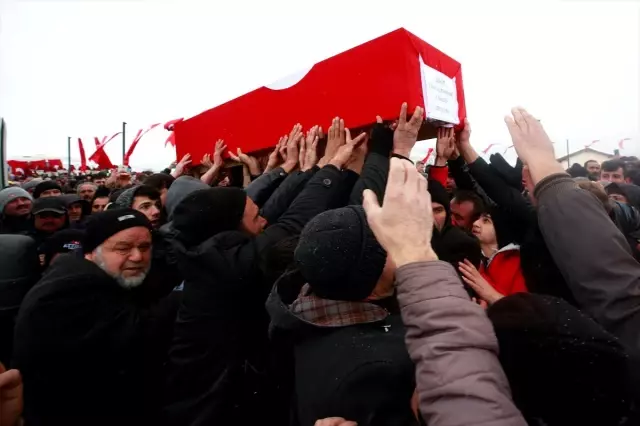Şehit Piyade Sözleşmeli Er Fevzi Altınayak'ın naaşı Konya'da toprağa verildi Şehit Piyade Sözleşmeli Er Fevzi Altınayak'ın naaşı Konya'da toprağa verildi