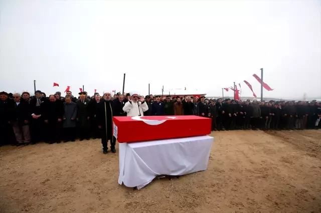 Şehit Piyade Sözleşmeli Er Fevzi Altınayak'ın naaşı Konya'da toprağa verildi Şehit Piyade Sözleşmeli Er Fevzi Altınayak'ın naaşı Konya'da toprağa verildi