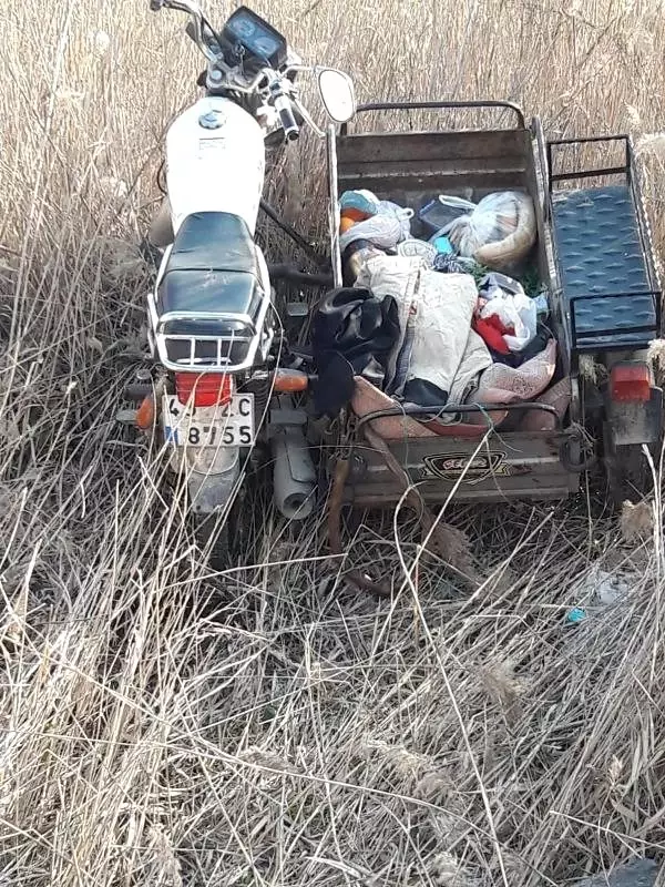 Sepetli motosiklet tarlaya uçtu: 6 yaralı Sepetli motosiklet tarlaya uçtu: 6 yaralı