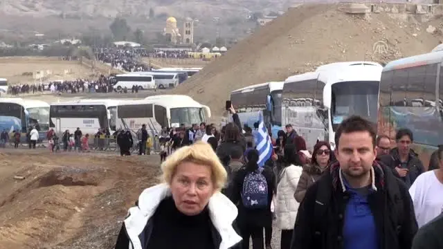 Seria Nehrinde Ortodoks Hristiyanlarin Vaftizi Haberler