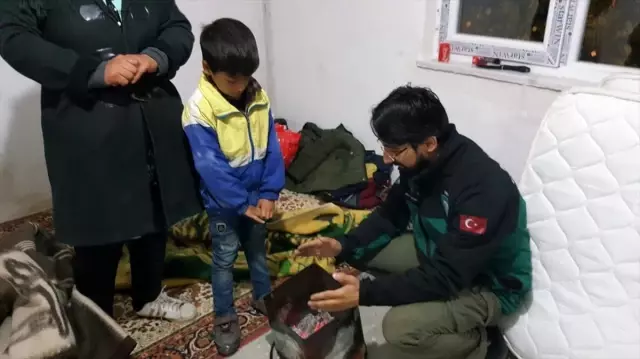 Soğuk taş duvarları sıcacık yuvaya dönüştürüyorlar Soğuk taş duvarları sıcacık yuvaya dönüştürüyorlar