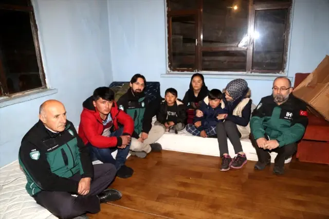 Soğuk taş duvarları sıcacık yuvaya dönüştürüyorlar Soğuk taş duvarları sıcacık yuvaya dönüştürüyorlar