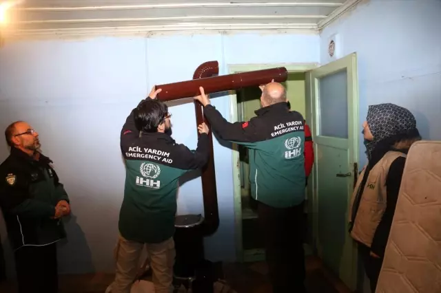 Soğuk taş duvarları sıcacık yuvaya dönüştürüyorlar Soğuk taş duvarları sıcacık yuvaya dönüştürüyorlar
