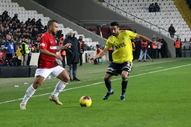 Süper Lig: Gaziantep FK: 0 - Fenerbahçe: 0 (İlk yarı) Süper Lig: Gaziantep FK: 0 - Fenerbahçe: 0 (İlk yarı)