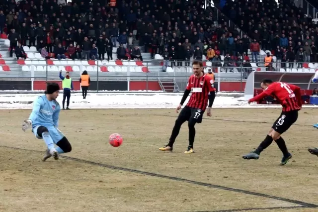 TFF 2. Lig: Vanspor: 4 - Niğde Anadolu: 0 TFF 2. Lig: Vanspor: 4 - Niğde Anadolu: 0