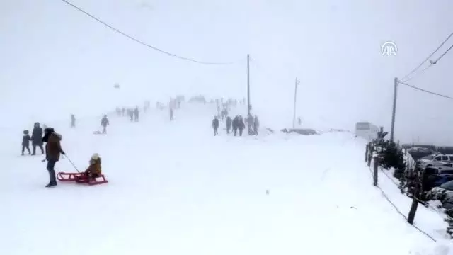 Zigana Kış Sporları Turizm Merkezi'nde yarıyıl tatili yoğunluğu