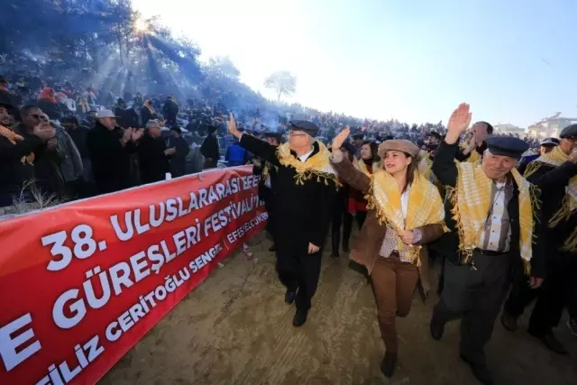38. Uluslararası Devecilik Festivali'ne binlerce kişi akın etti